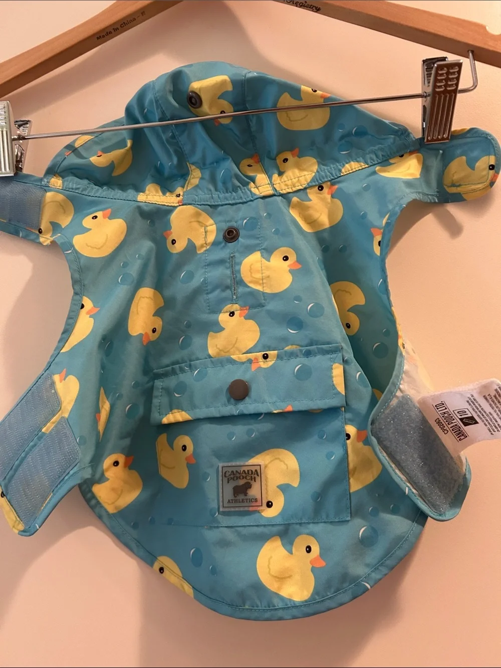 Canada Pooch Duck Print Dog Pet Hooded snap poncho raincoat size 10(fits 5-8lbs)